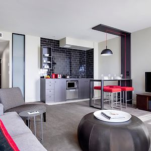 Two-Bedroom Apartment One Queen Bed Two Single Beds