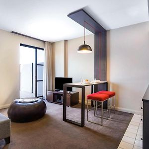 One-Bedroom Queen Suite